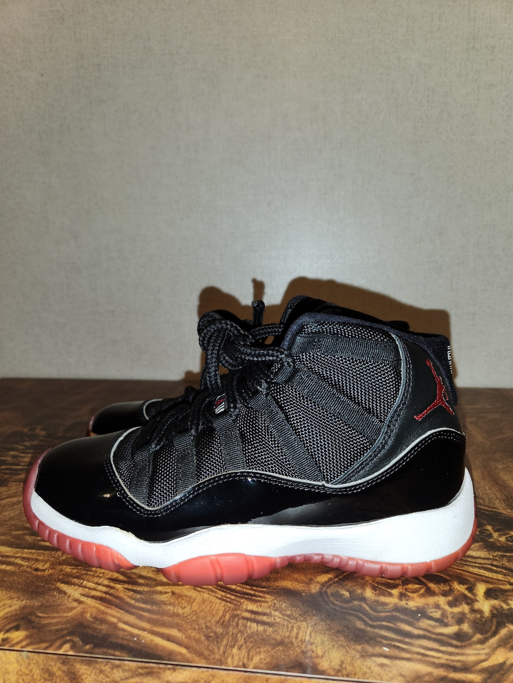 Jordan 11 Bred Sneakers